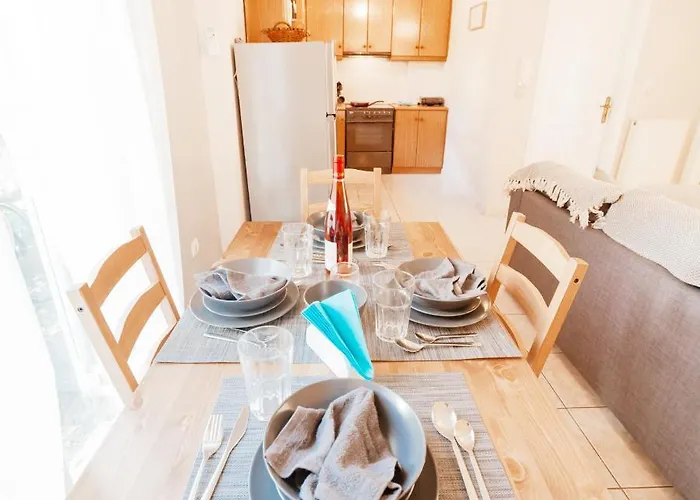 Apartment Rose's House